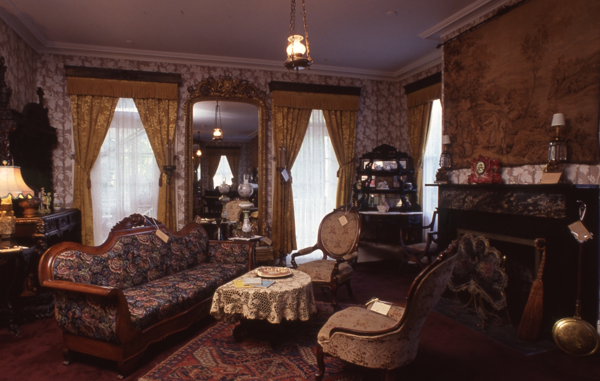 Virtual Tour of the Parlor